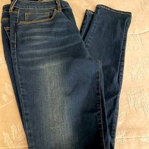 LIKE NEW Bullhead Skinniest Jeans Size 11. Dark Indigo
